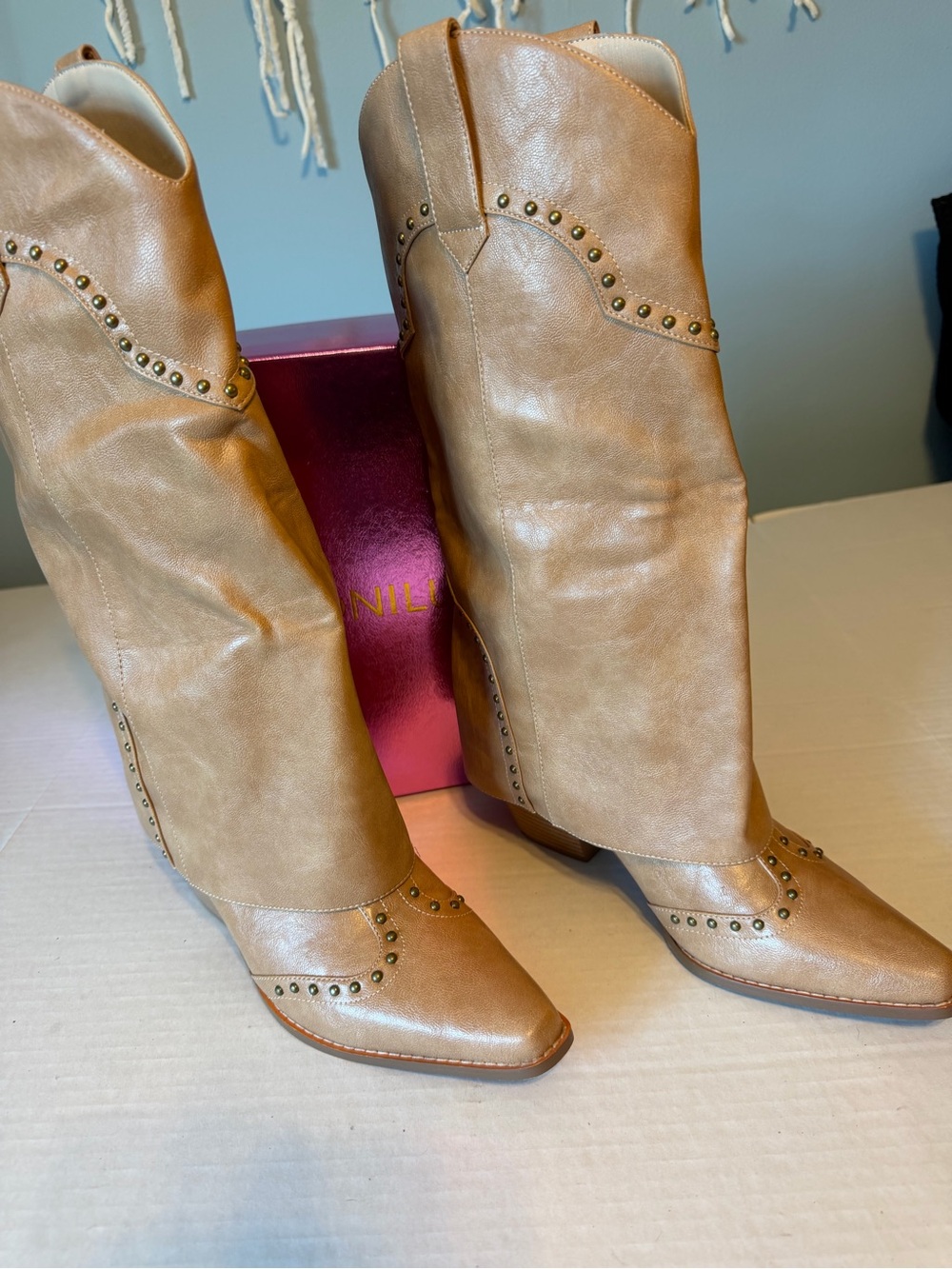 Ronilurn Tan Fold Over Studded Western Boots  size 8.5 women’s